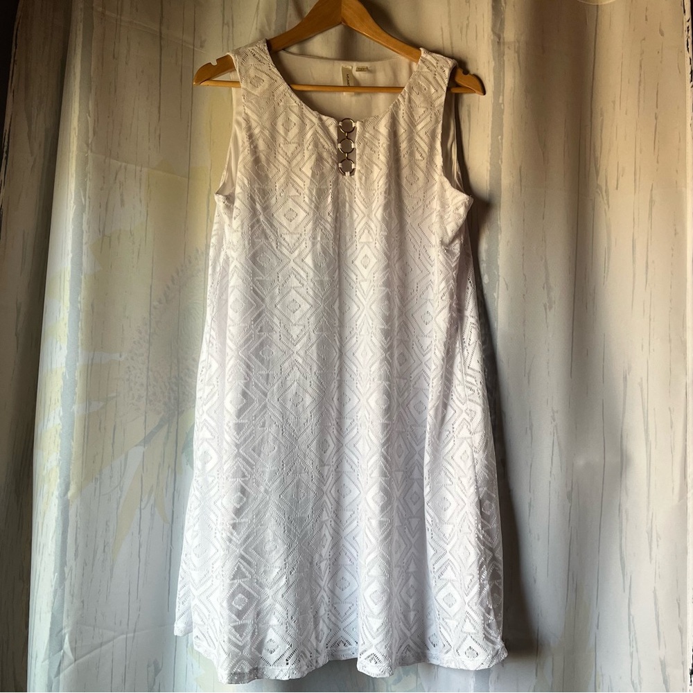 TACERA White Sleeveless Dress with Gold Ring Accent